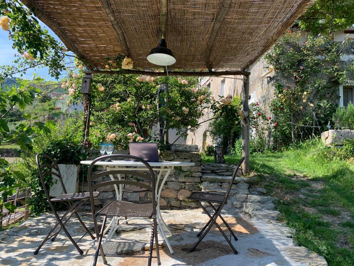 Antica Casa Del Canto Iara - Private Parking Calice Ligure エクステリア 写真