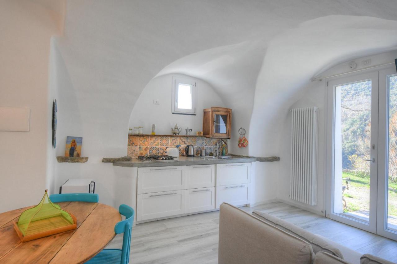 Antica Casa Del Canto Iara - Private Parking Calice Ligure エクステリア 写真